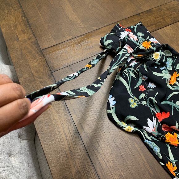 Brand new - never worn Loft floral cropped pants - Picture 6 of 7